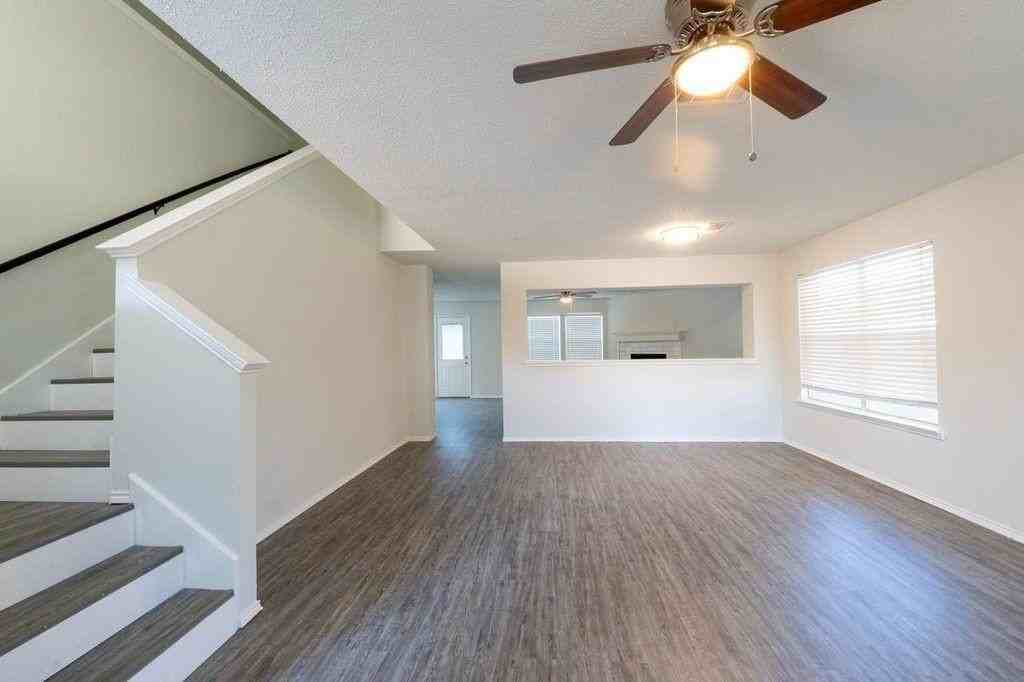 701 Austin Ln - Photo 3 of 26