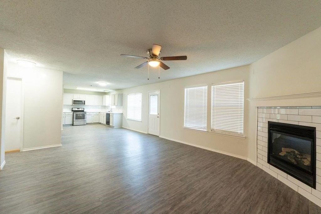 701 Austin Ln - Photo 5 of 26