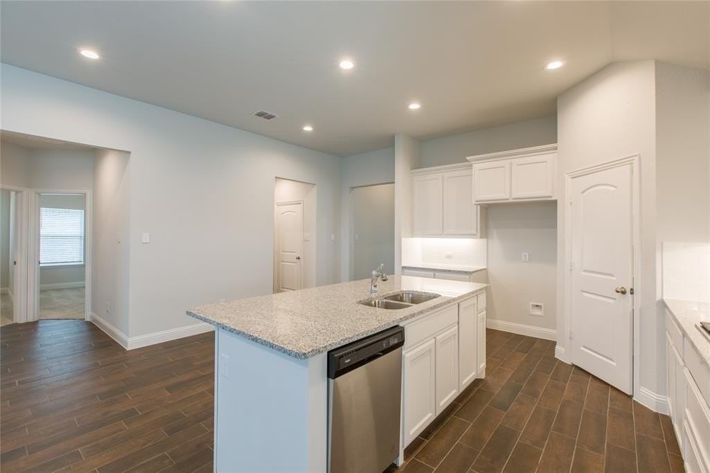 411 Cooper St - Photo 6 of 23