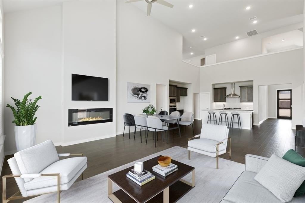 16361 Weatherwood Dr - Photo 2 of 18