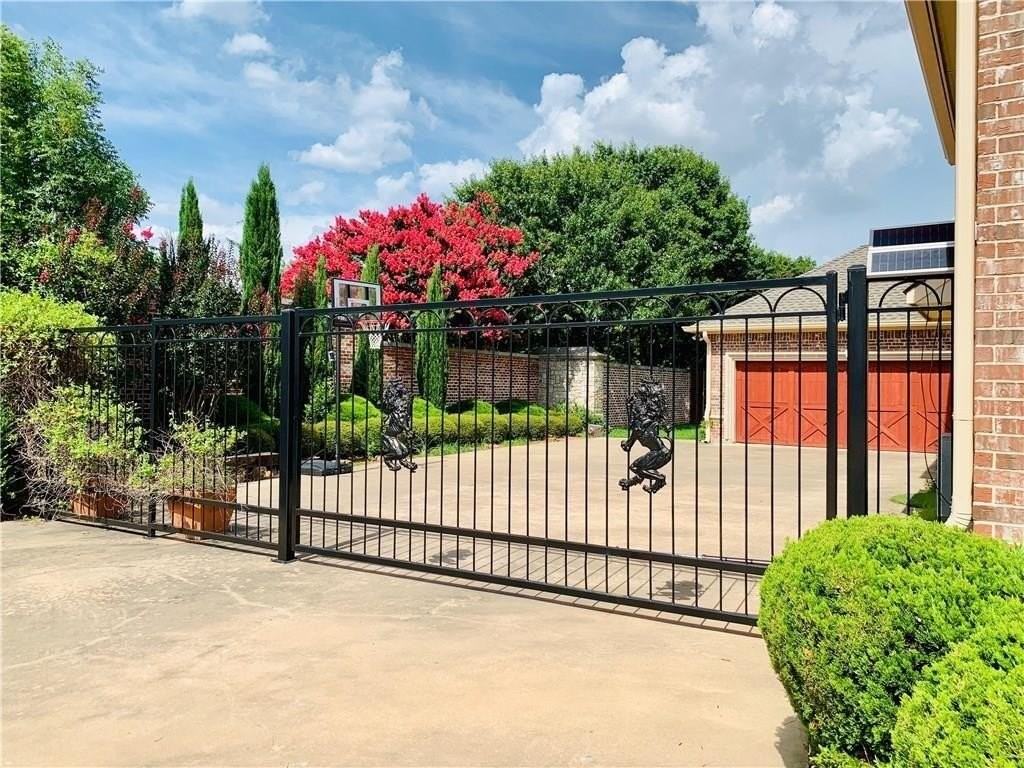 3224 Silver Creek Dr - Photo 2 of 35