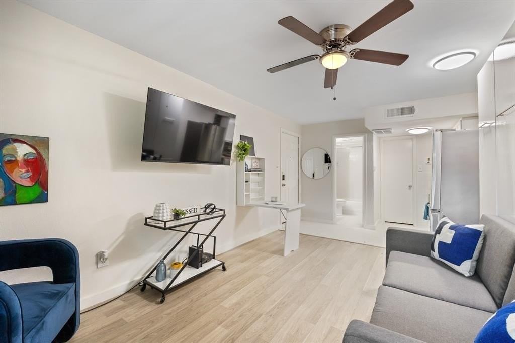 5003 Skillman St #109A - Photo 4 of 14