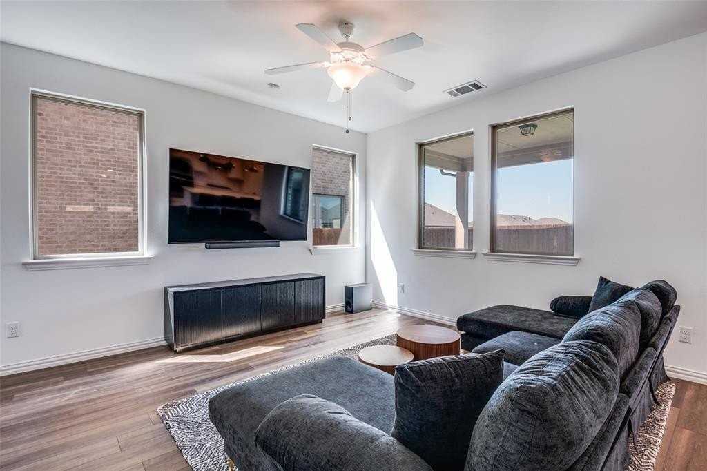 1438 Martingale Ln - Photo 6 of 25