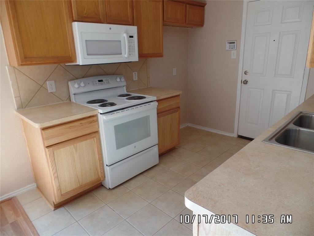 7109 Planters Row Dr - Photo 7 of 17