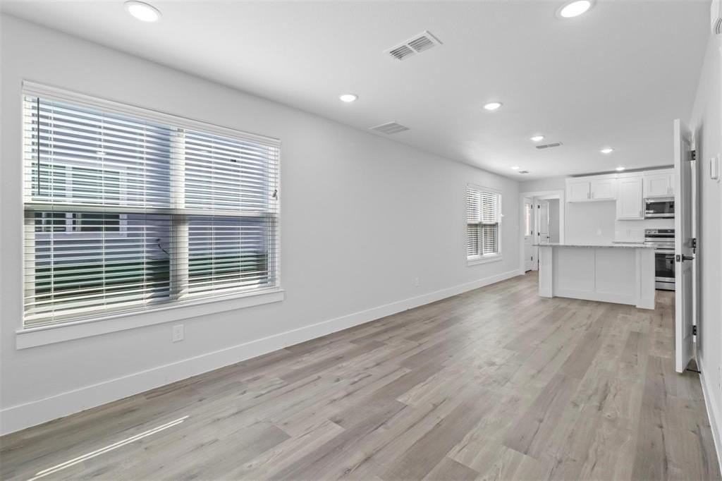 224 W Bond St #224 - Photo 2 of 16