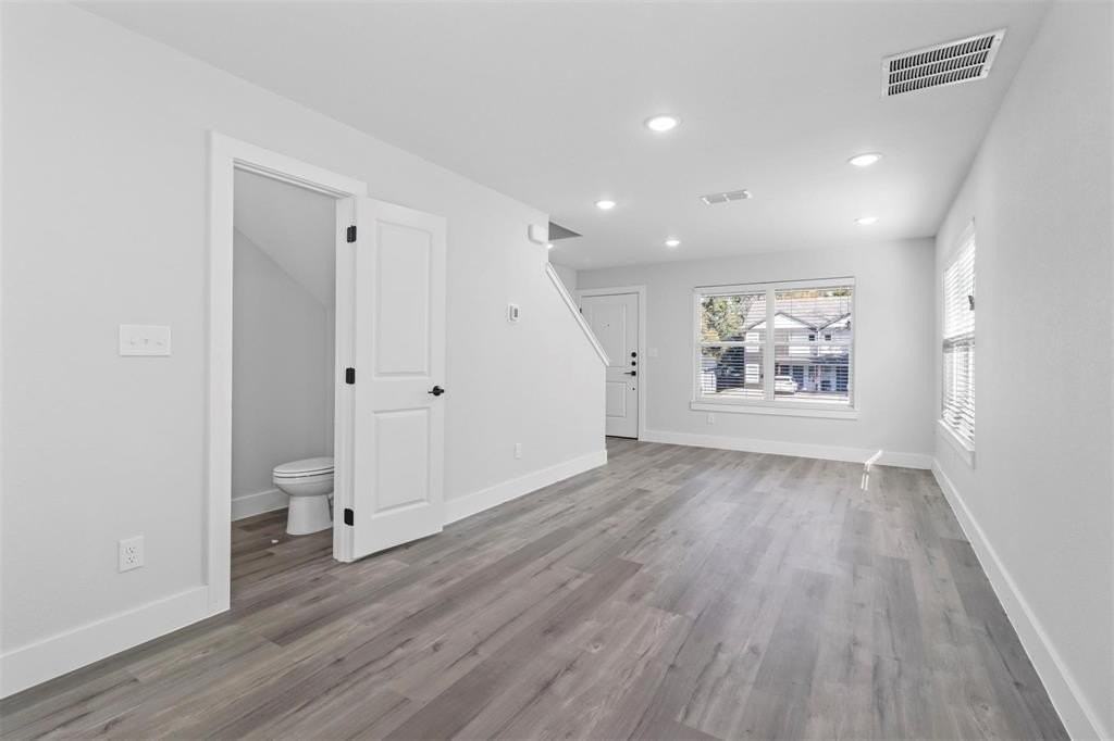 224 W Bond St #224 - Photo 3 of 16