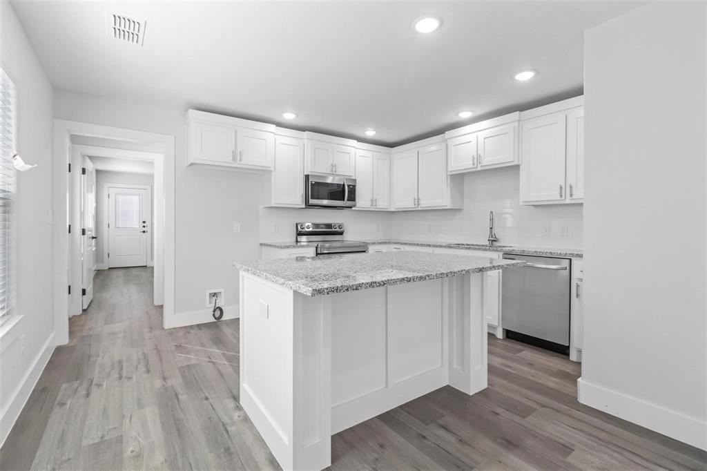 224 W Bond St #224 - Photo 4 of 16