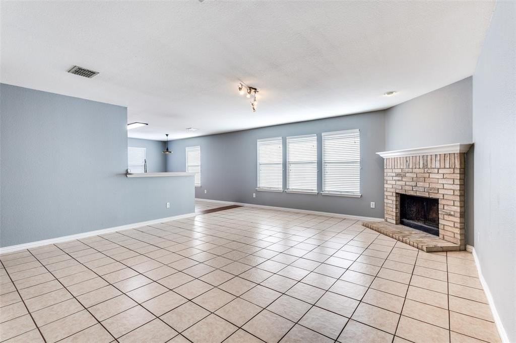 1409 Ash St - Photo 2 of 20