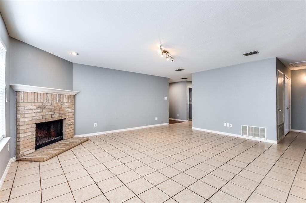 1409 Ash St - Photo 4 of 20