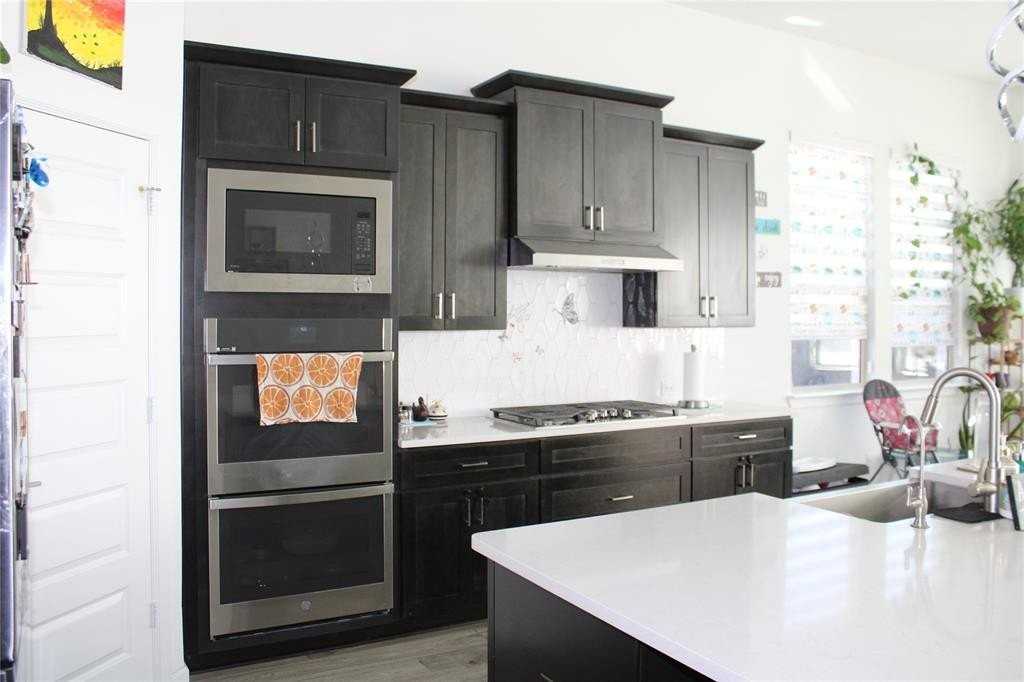 3108 Armstrong Ave - Photo 4 of 24