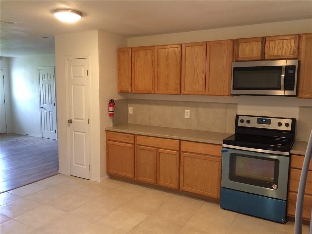 600 Pacific St E - Photo 2 of 18