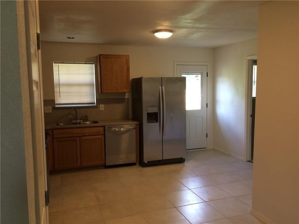 600 Pacific St E - Photo 3 of 18