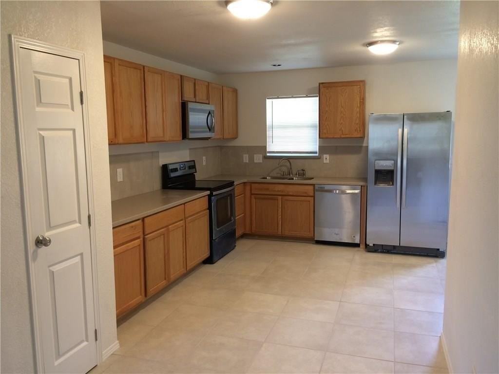 600 Pacific St E - Photo 5 of 18