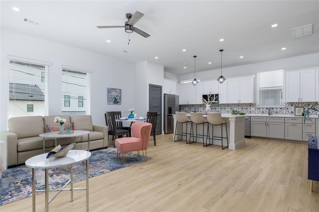 2801 Weisenberger St #101 - Photo 4 of 29