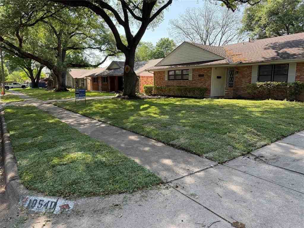 10546 Mapleridge Dr - Photo 2 of 10