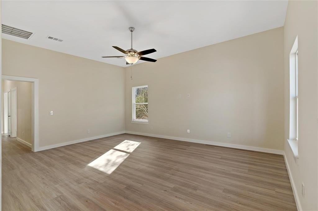 1371 10th St Ne - Photo 4 of 10