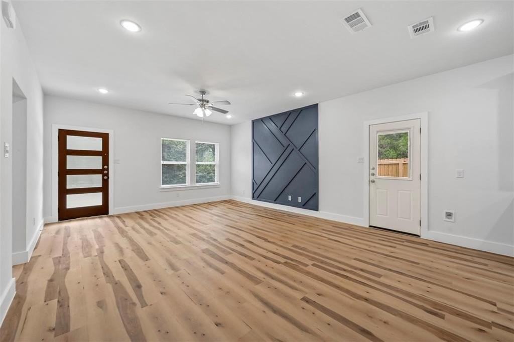 6127 Tejas Dr - Photo 3 of 20