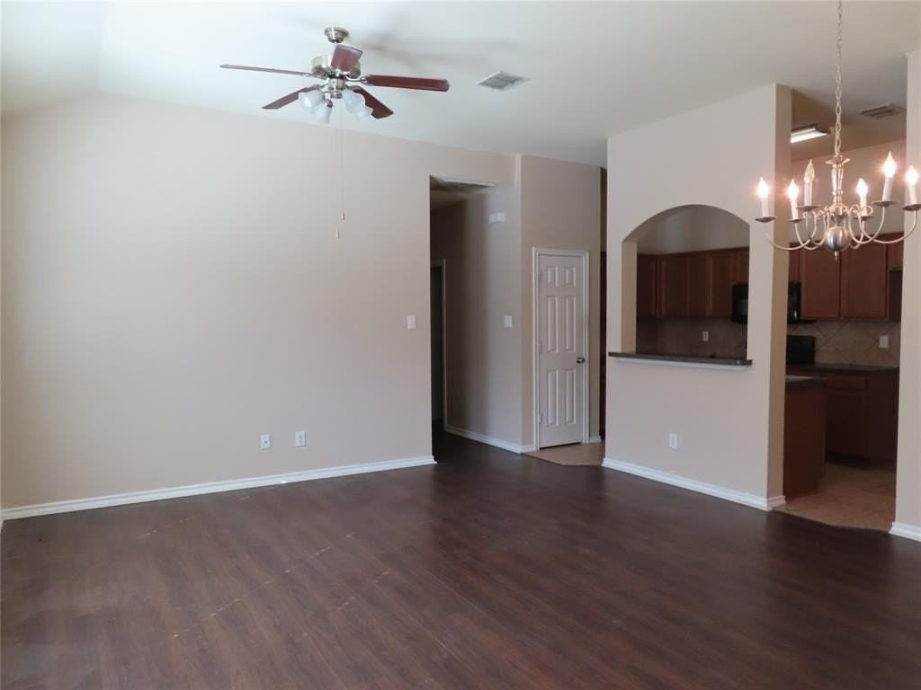 1149 Redman Ave - Photo 2 of 11