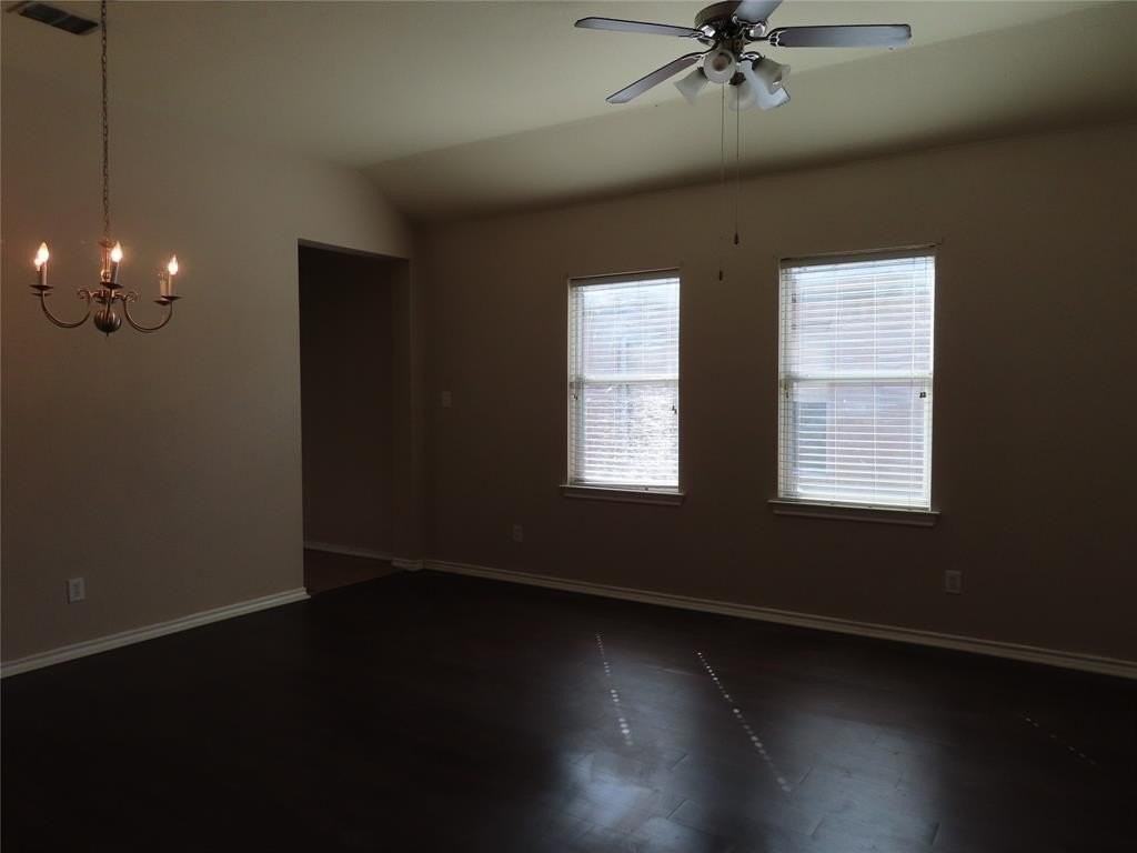 1149 Redman Ave - Photo 5 of 11