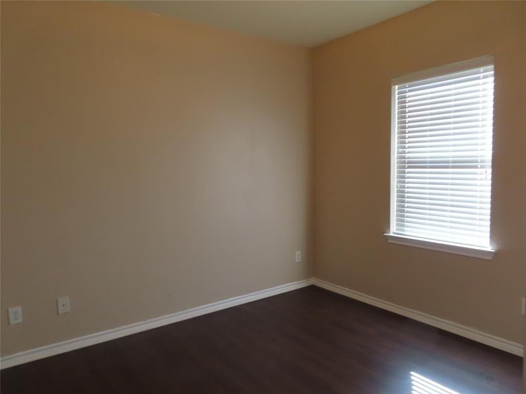 1149 Redman Ave - Photo 7 of 11