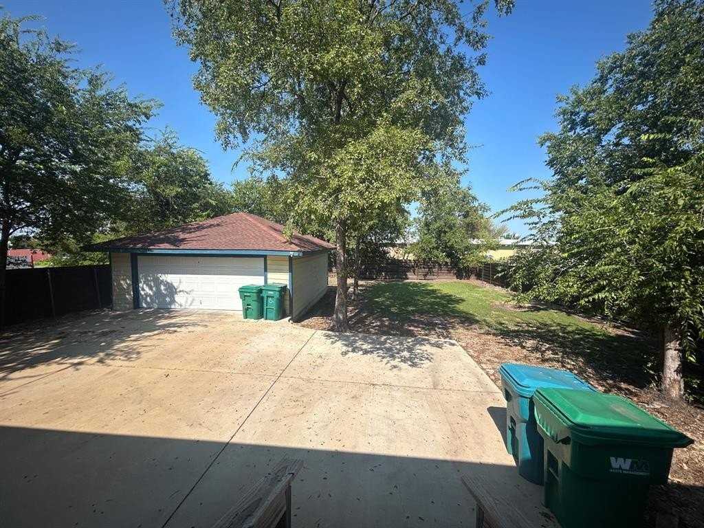 111 S Wood St - Photo 3 of 13