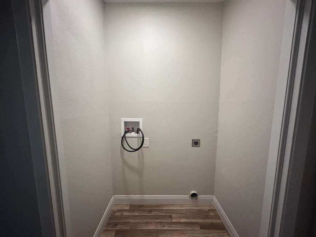 111 S Wood St - Photo 4 of 13