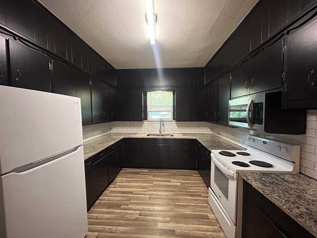 111 S Wood St - Photo 6 of 13