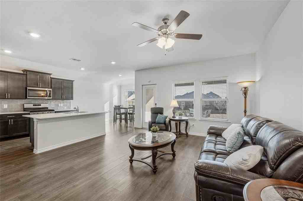 809 Egret St - Photo 7 of 35