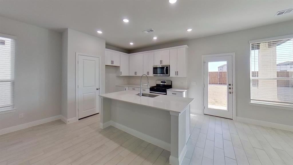 1212 Sydney Ln - Photo 2 of 21