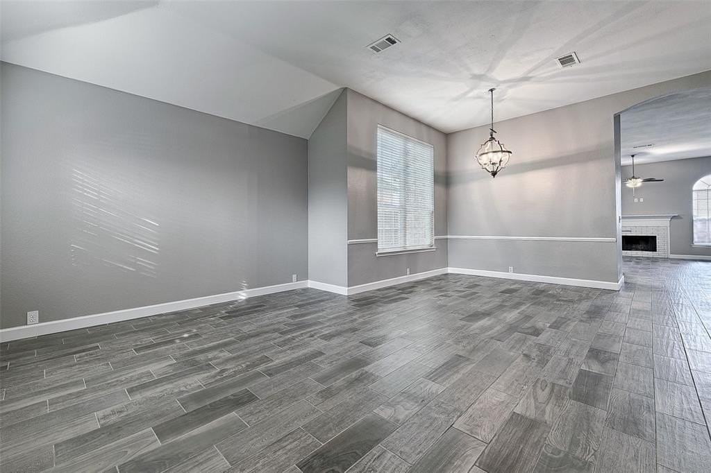 4109 Pinewood Dr - Photo 4 of 28