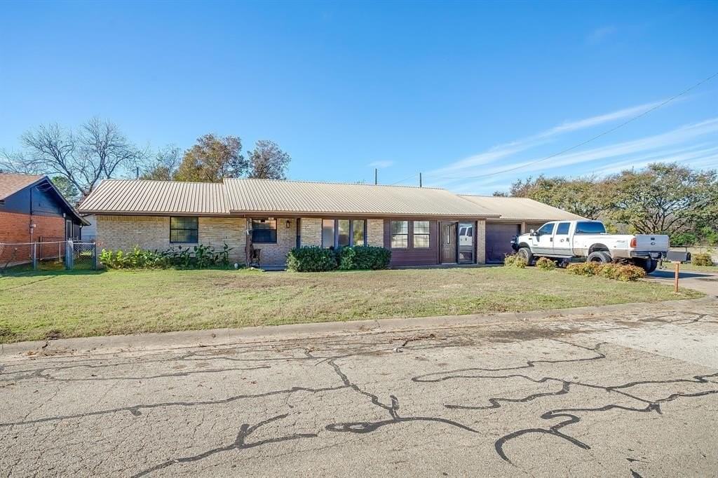 1911 Joslin St - Photo 2 of 39