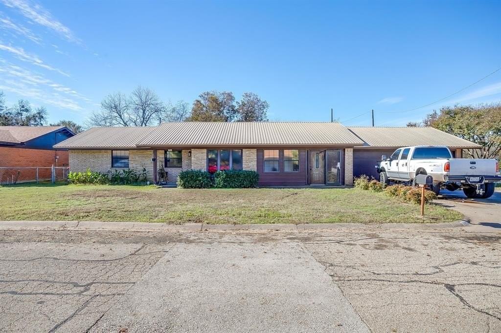 1911 Joslin St - Photo 3 of 39