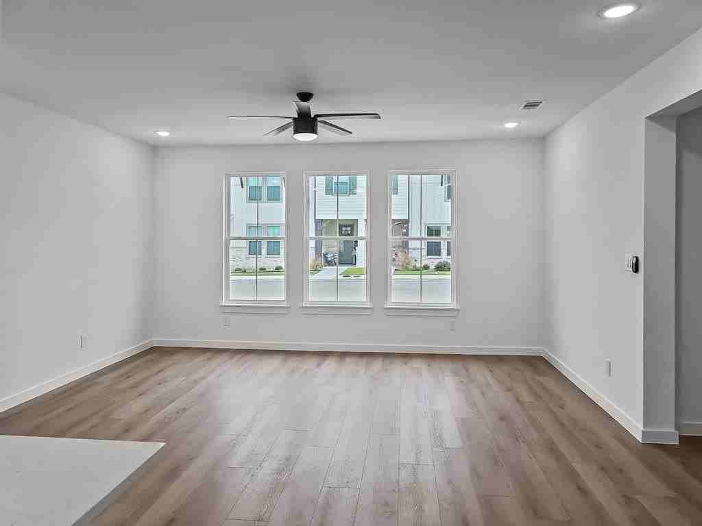 9532 Thorncrown Ln - Photo 4 of 18