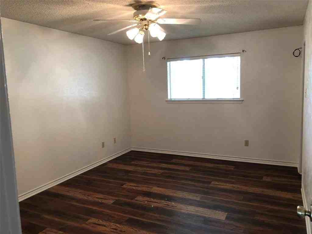 2003 Glenn Ln - Photo 5 of 11