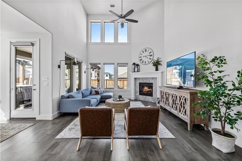 13456 Crestmoor Dr - Photo 5 of 38