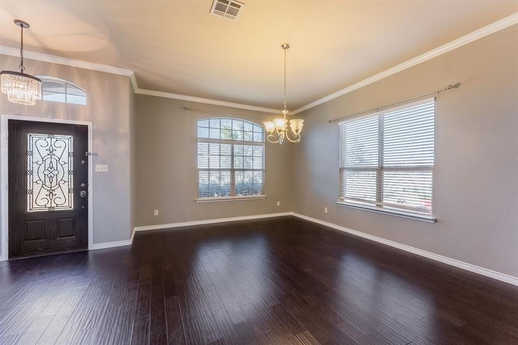 1229 Lone Pine Dr - Photo 4 of 36