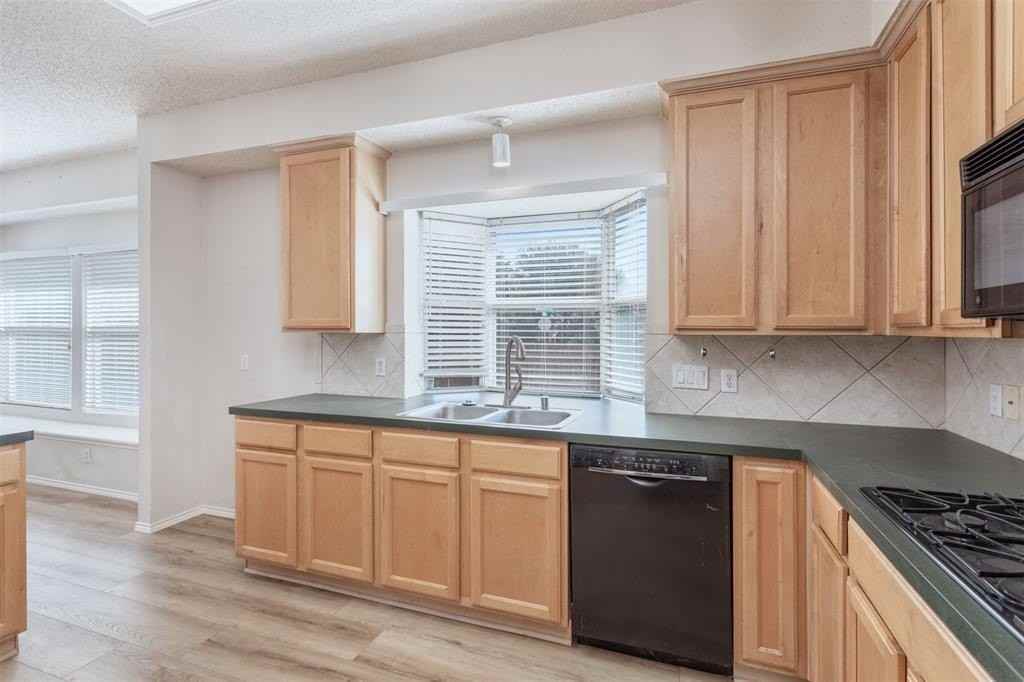 1523 Westchase Dr - Photo 5 of 26