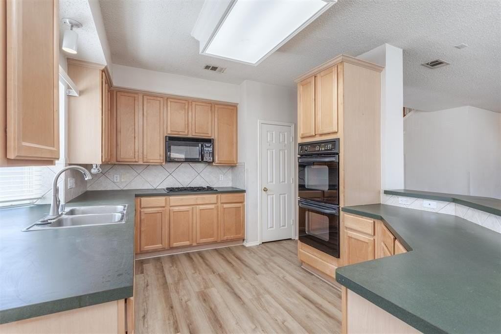 1523 Westchase Dr - Photo 6 of 26