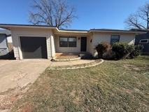 633 Woodlawn Dr - Photo 1 of 1