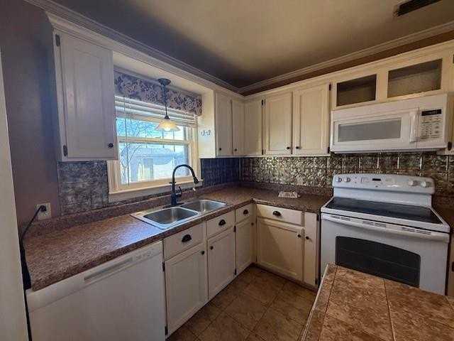 633 Woodlawn Dr - Photo 4 of 13