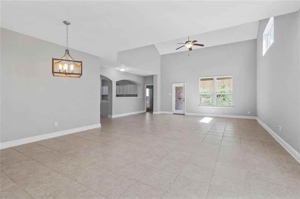 2136 Mulberry Dr - Photo 2 of 16