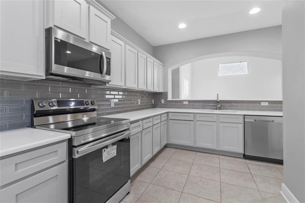 2136 Mulberry Dr - Photo 4 of 16