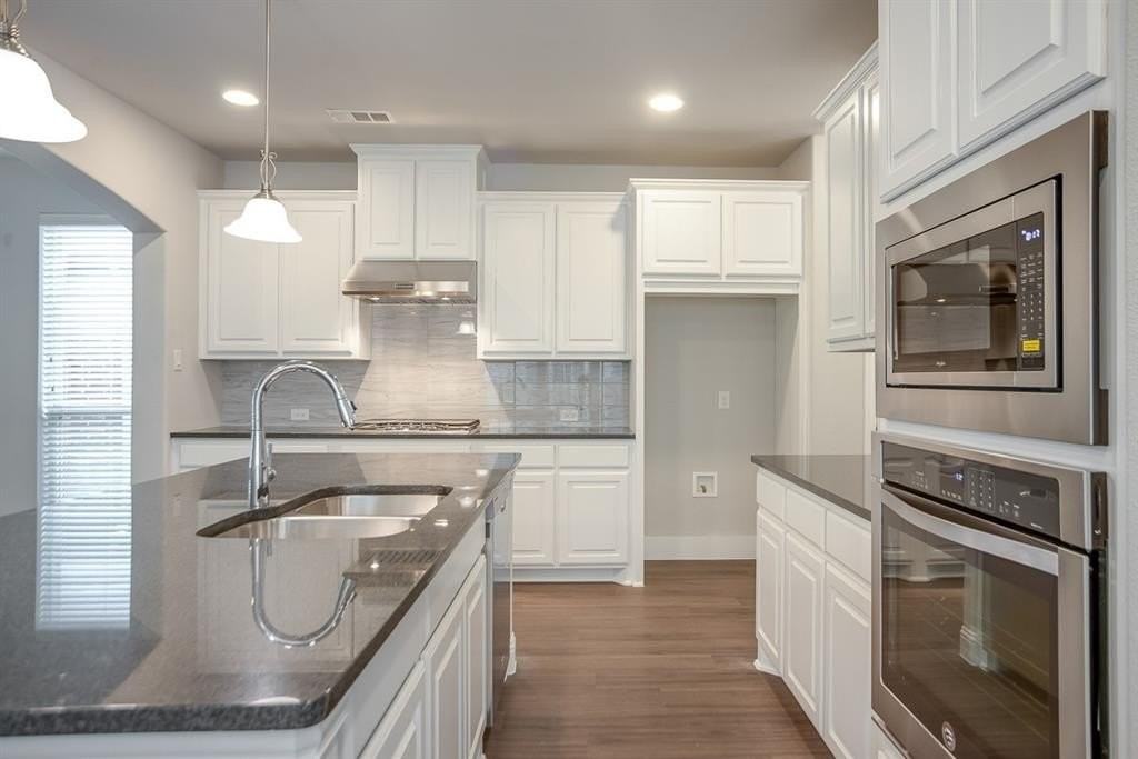 3308 Damsel Sauvage Ln - Photo 3 of 33