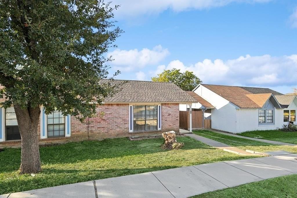 6033 Dooley Dr - Photo 2 of 20