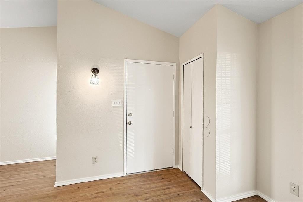 6033 Dooley Dr - Photo 4 of 20