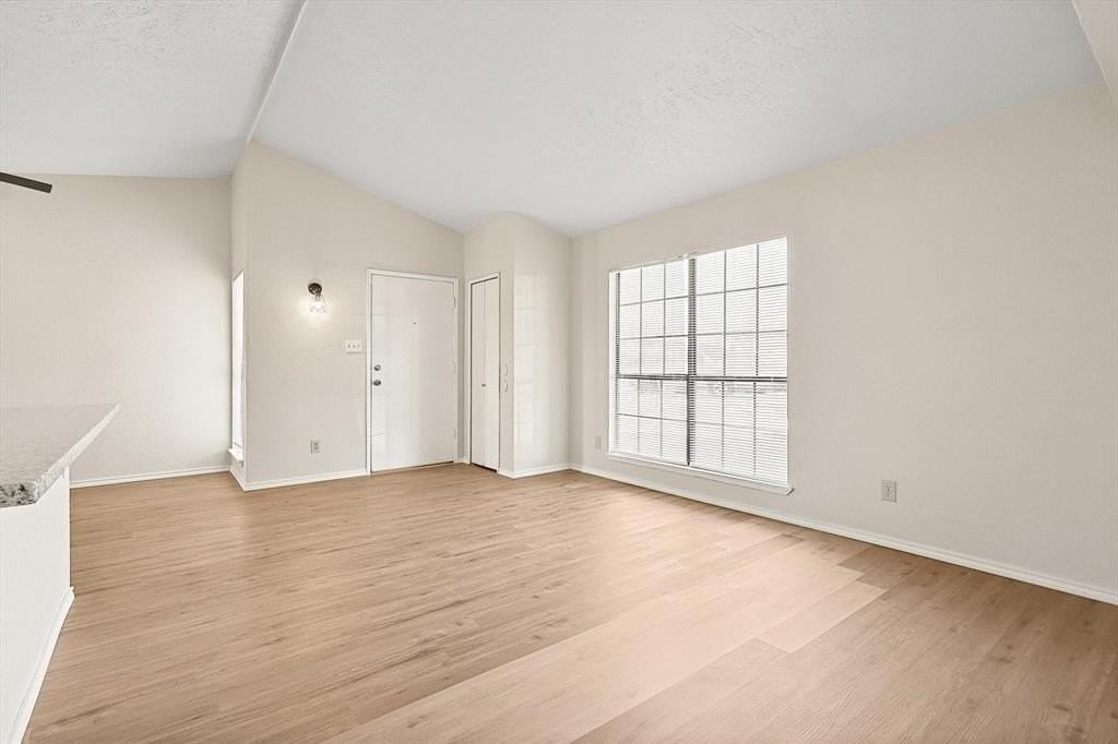 6033 Dooley Dr - Photo 6 of 20