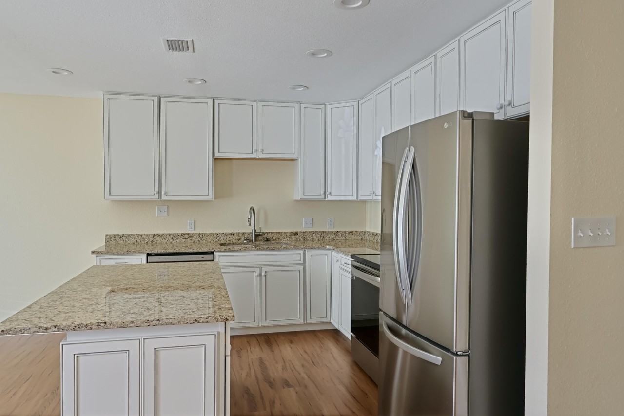 2168 Paloma St - Photo 4 of 25