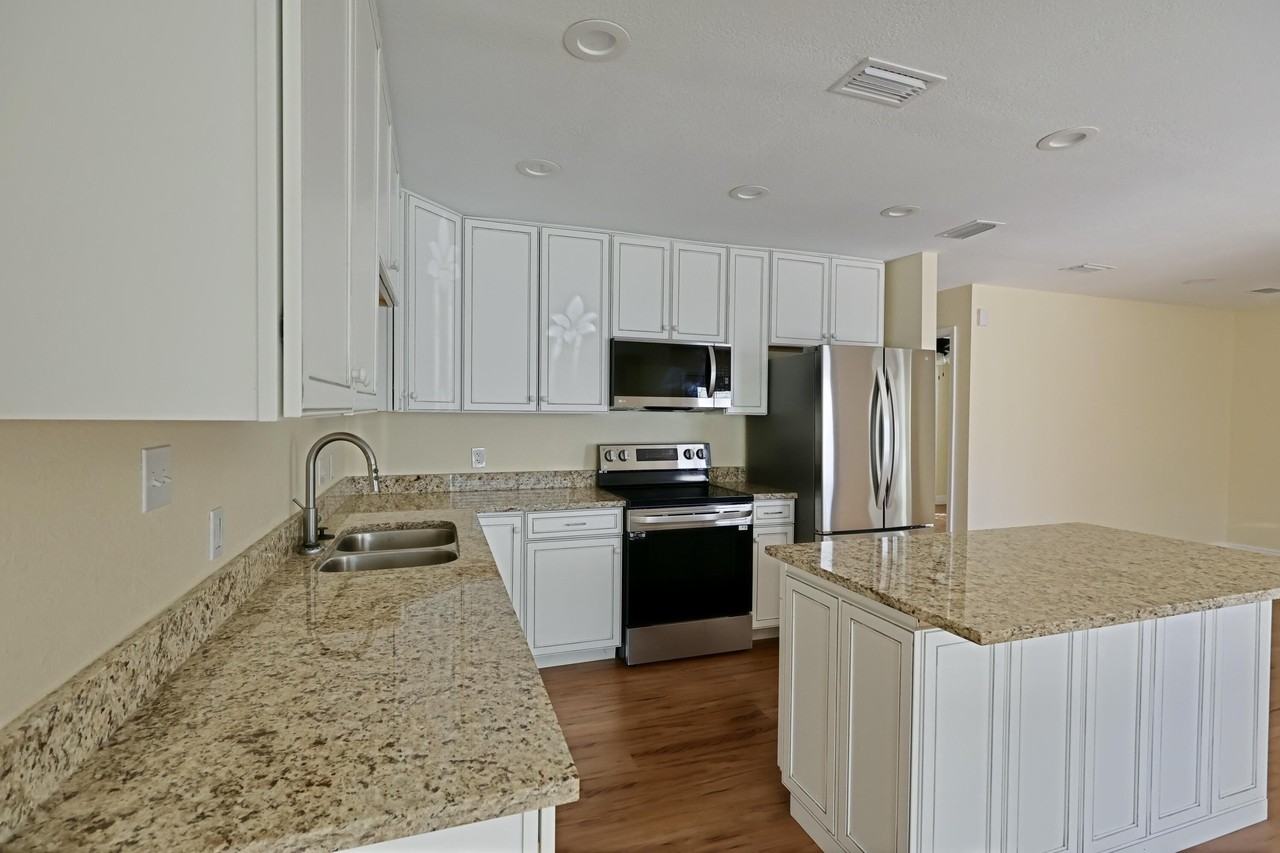 2168 Paloma St - Photo 5 of 25