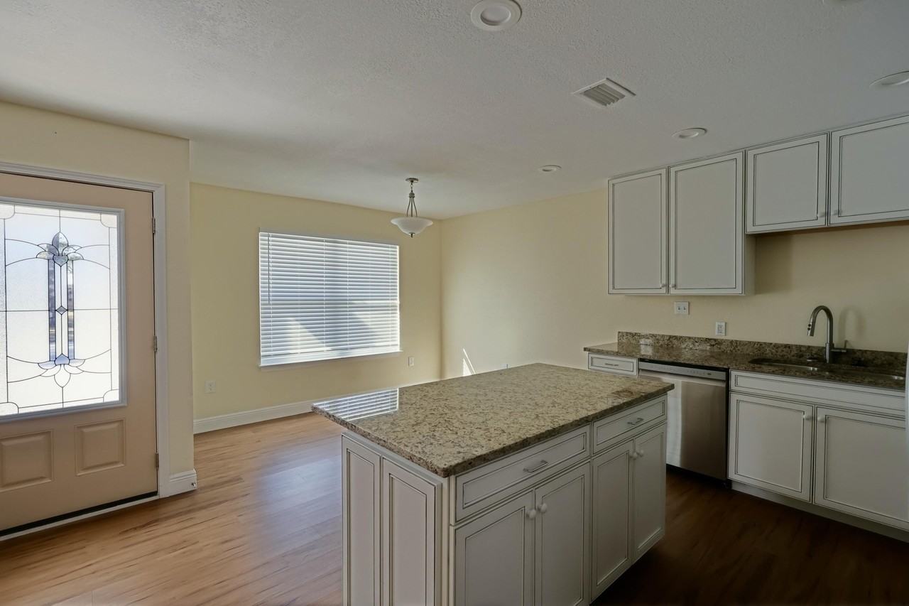 2168 Paloma St - Photo 6 of 25