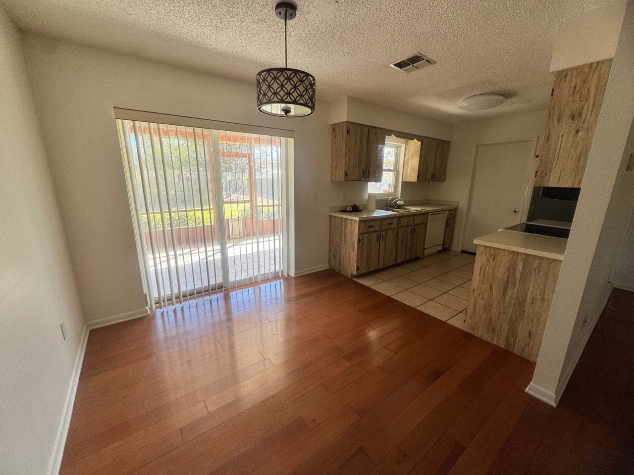 110 Truman Ave Ne - Photo 4 of 33